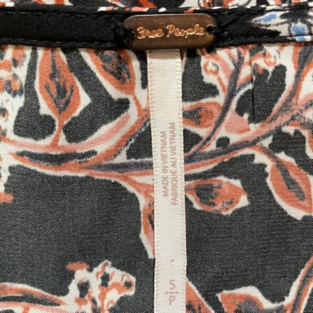 FREE PEOPLE Santiago Black Floral Smocked Cropped Blouse - Size Small